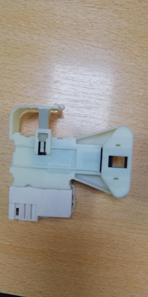 Блокировка люка стиральной машины INDESIT INT007ID